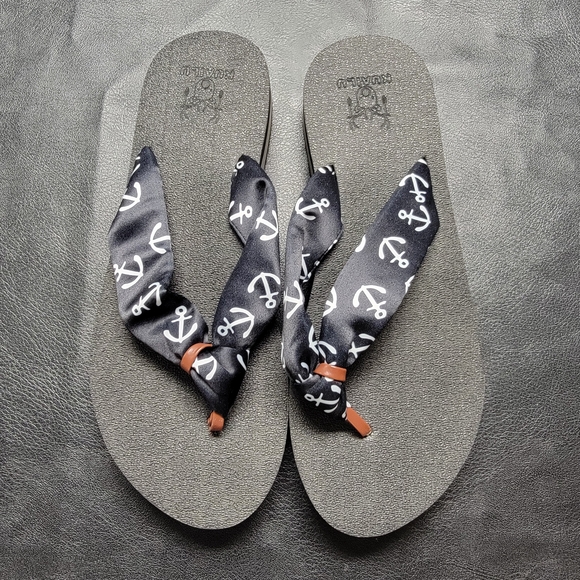 Nautical Anchor Black Flip Flops - Picture 1 of 8